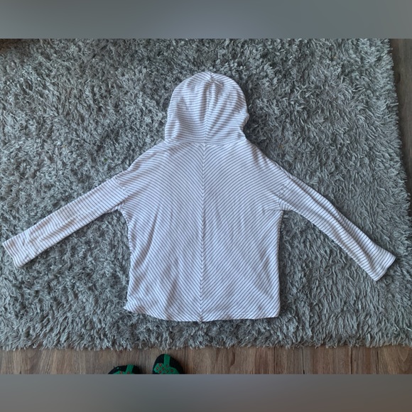 ROXY HOODED SWEATER - Picture 2 of 4